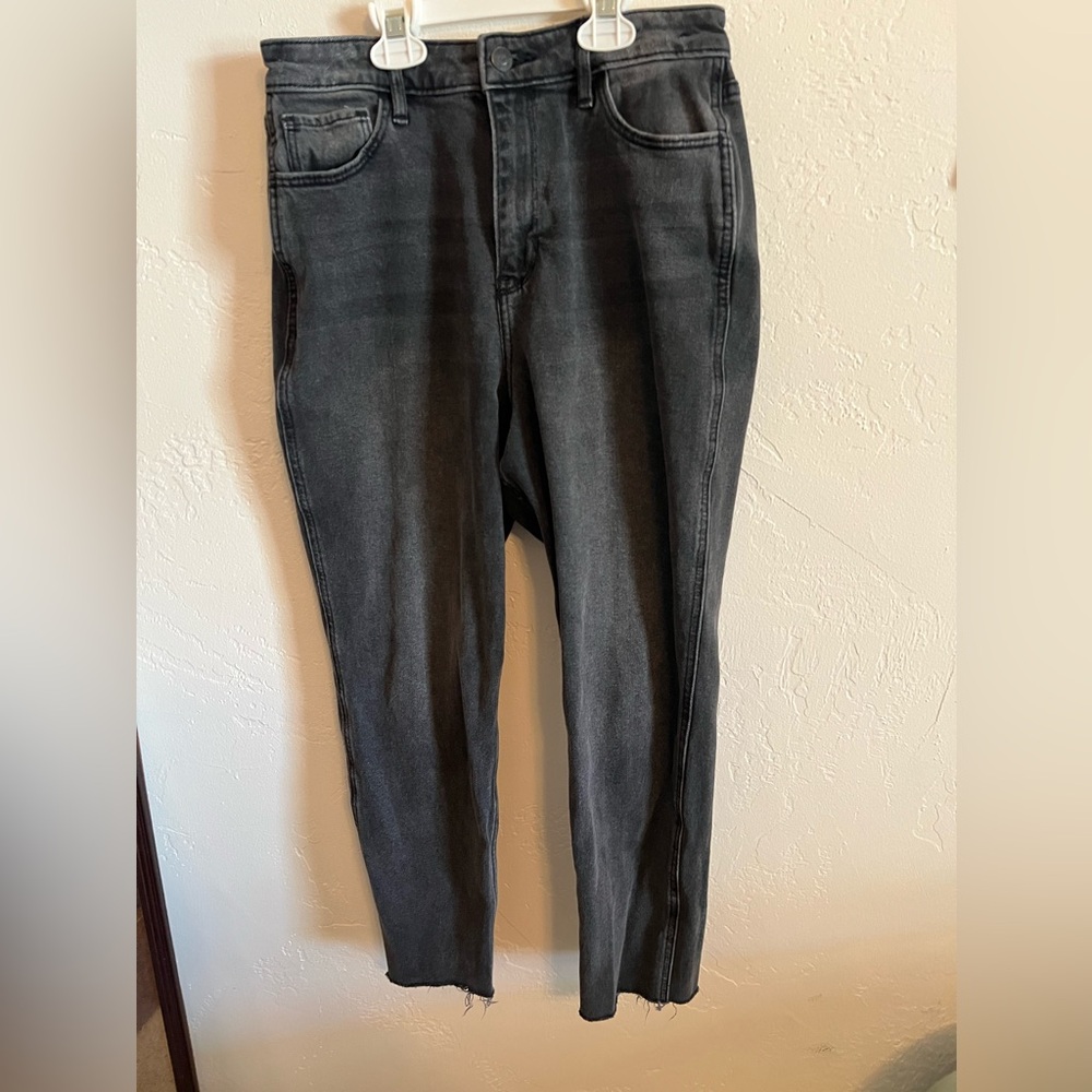 Women’s Hollister ultra high-rise mom jeans. Dark grey/black denim size W27 L25.